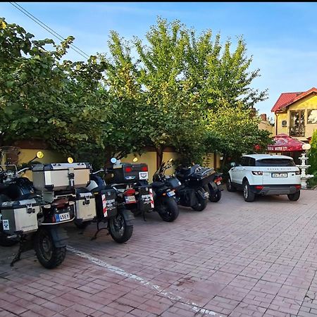 Hotel Sym Плоєшті Екстер'єр фото