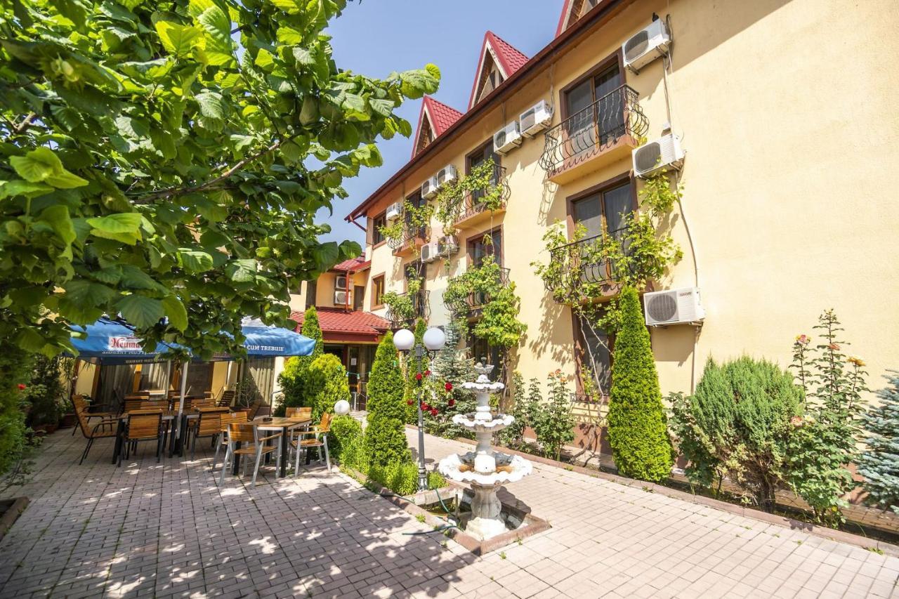 Hotel Sym Плоєшті Екстер'єр фото