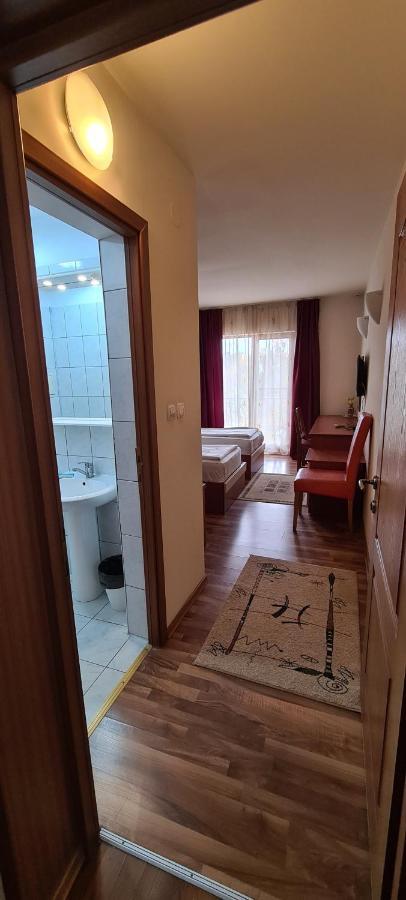 Hotel Sym Плоєшті Екстер'єр фото