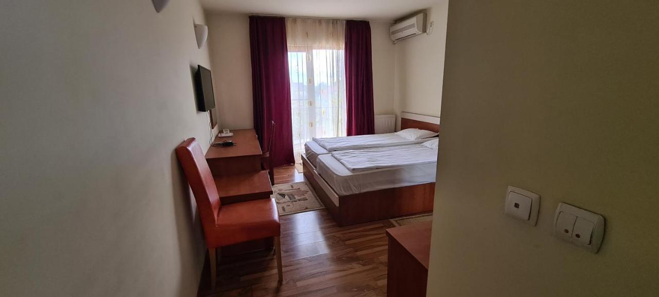 Hotel Sym Плоєшті Екстер'єр фото