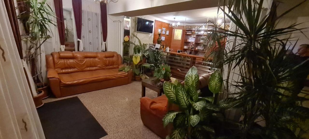 Hotel Sym Плоєшті Екстер'єр фото